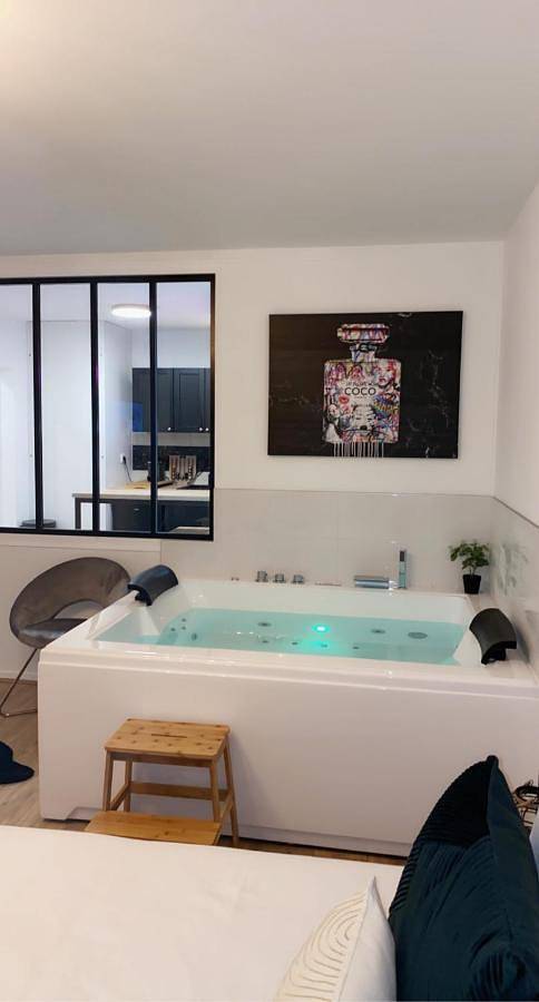 Appartement entier, One-Bedroom Apartment in Chaprais-Cras, Besançon