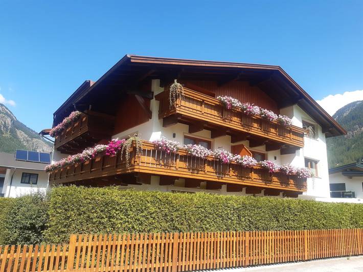 Ferienwohnung für 4 Personen, mit Balkon und Terrasse sowie Garten und Sauna in Huben - 3