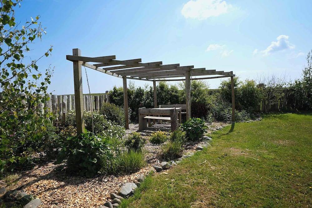 The Galloway Steading- The Fox's Den couples retreat cabin with Hot tub in Dumfries and Galloway