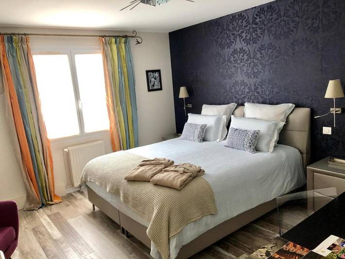 Chambre d’hôte pour 4 personnes, avec Jacuzzi et Terrasse ainsi que Jardin et Vue