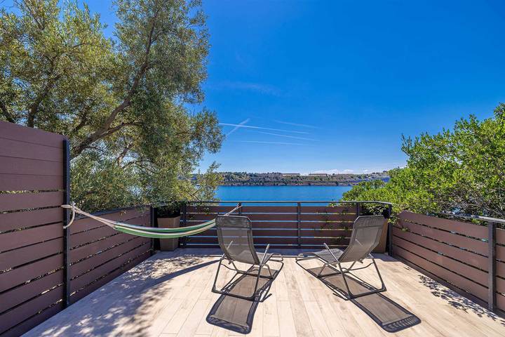 Ferienwohnung für 4 Personen, mit Balkon und Terrasse sowie Garten und Ausblick auf Krk