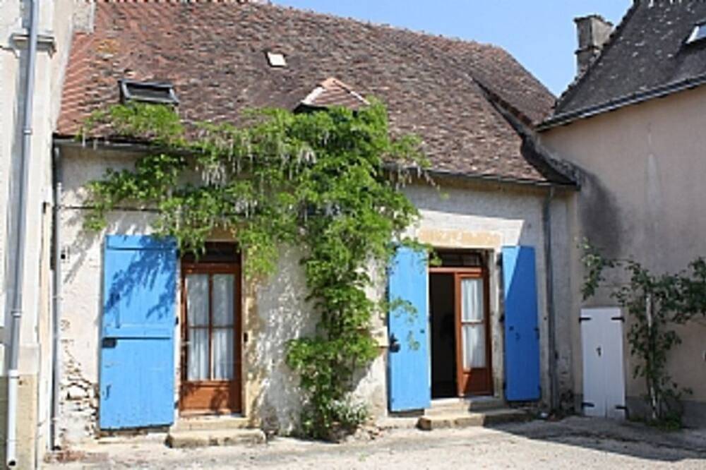 Spacieuse maison de 3 chambres avec grand jardin dans un charmant village in Brigueil-le-Chantre, Vienne (France)