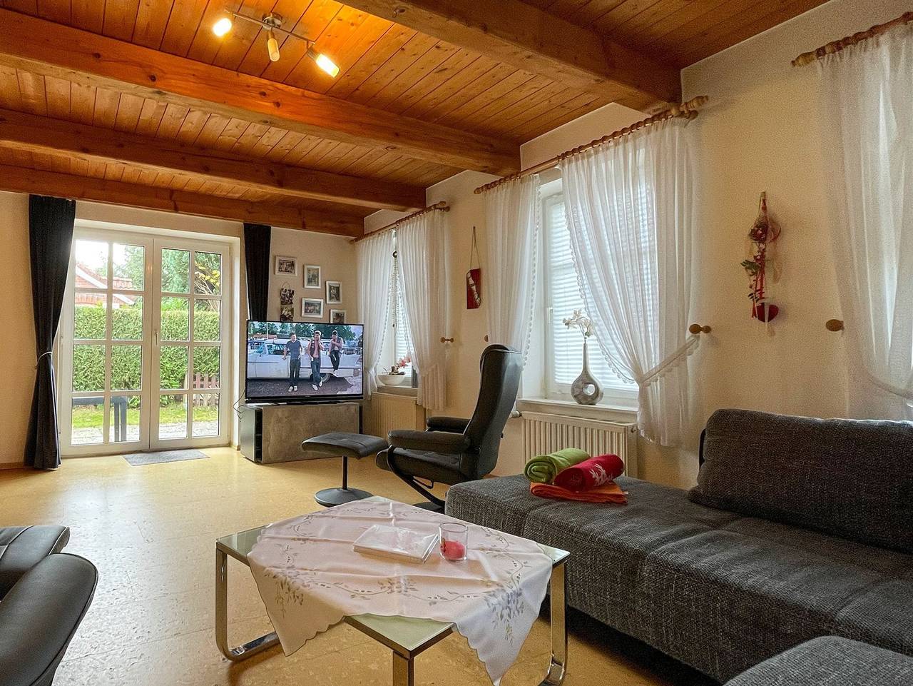 Haus Gute Laune - Ferienhaus, Dusche, Wc, 2 Schlafräume in Aurich, Nordseeküste