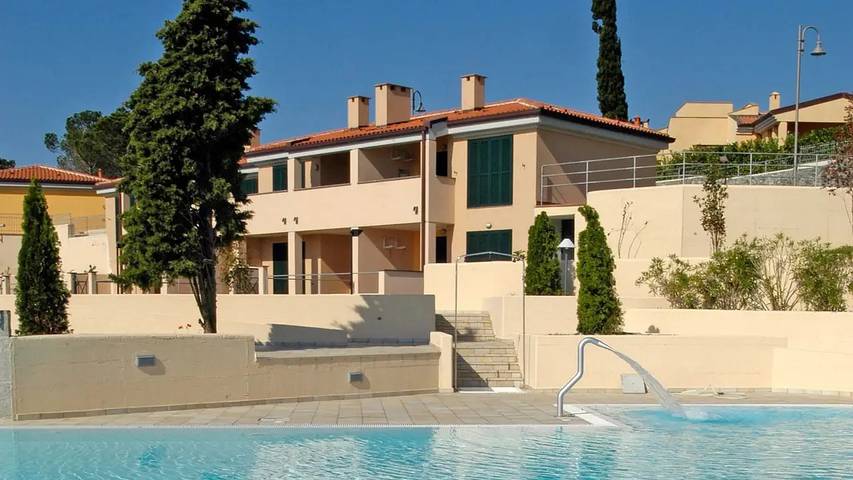 Appartamento per 3 persone, con piscina e giardino a Cogoleto