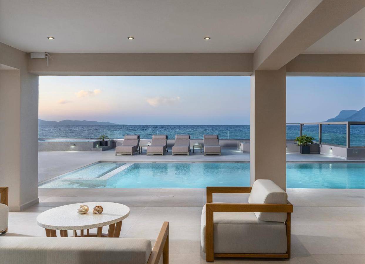 Luxury Villa Eos Beachfront 20 metres from the sea in Nopigia, Chania und Umgebung