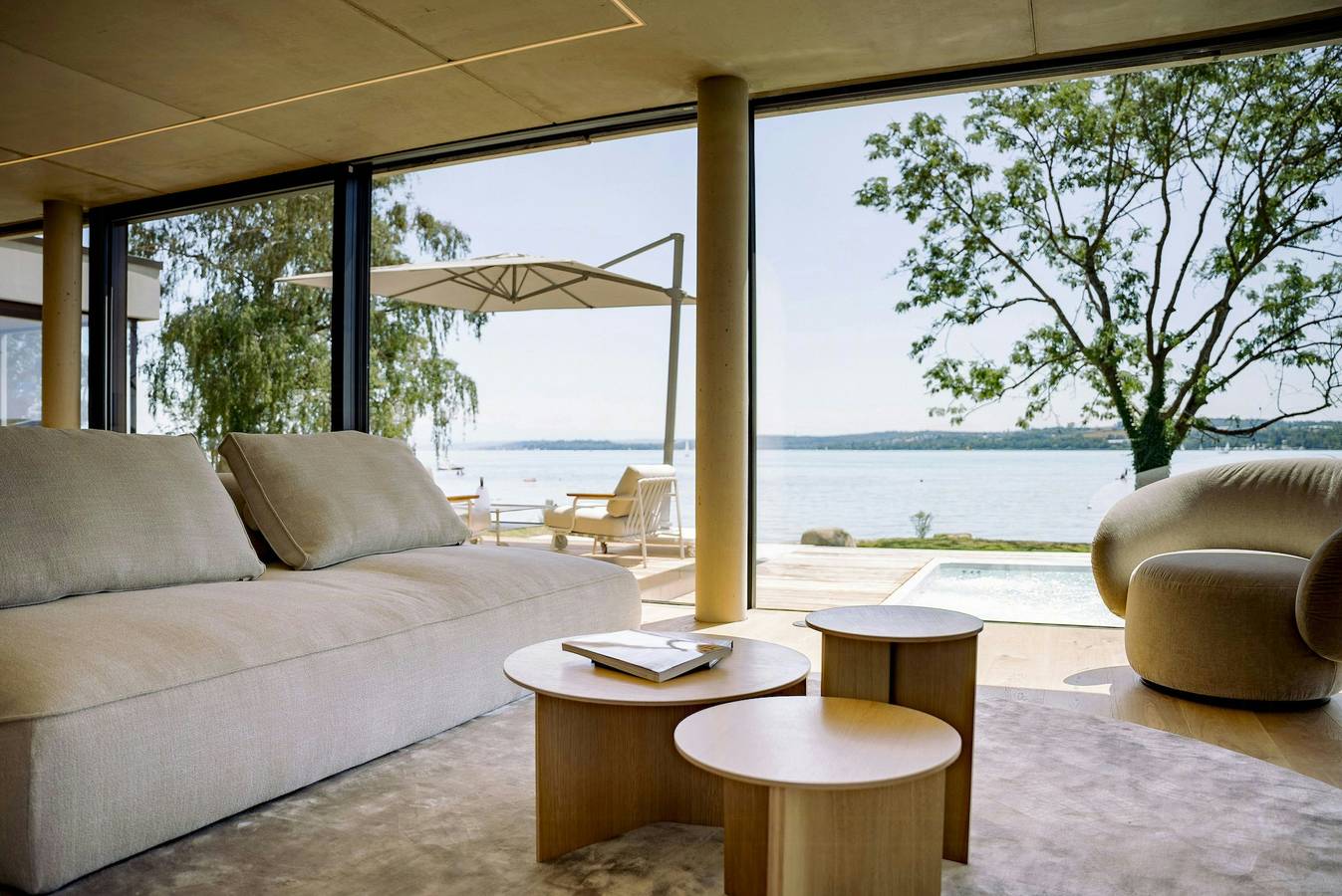 Villa mit Privatstrand am Bodensee bei Überlingen in Strandbad Nußdorf, Überlingen