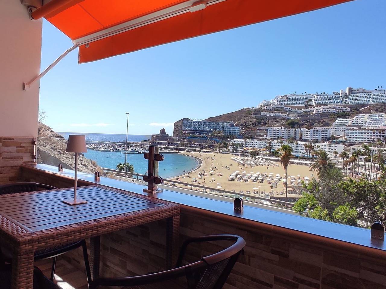 Entire apartment, Schöne und romantische Aussichten bei Tag und Nacht in Playa de Puerto Rico, Mogán
