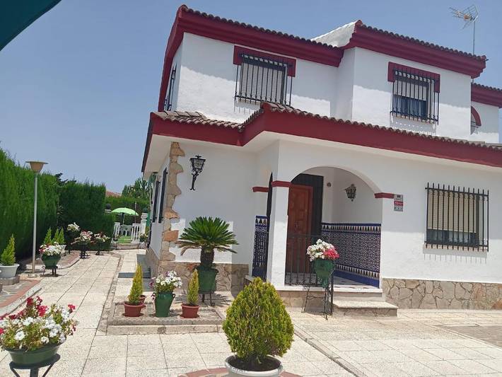 Location de vacances pour 10 personnes, avec jardin et piscine à Martos - 3