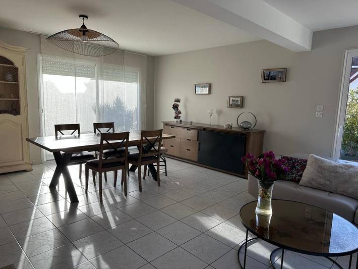 Location de vacances pour 2 personnes, avec terrasse ainsi que jardin et piscine à Sargé-lès-le-Mans - 4