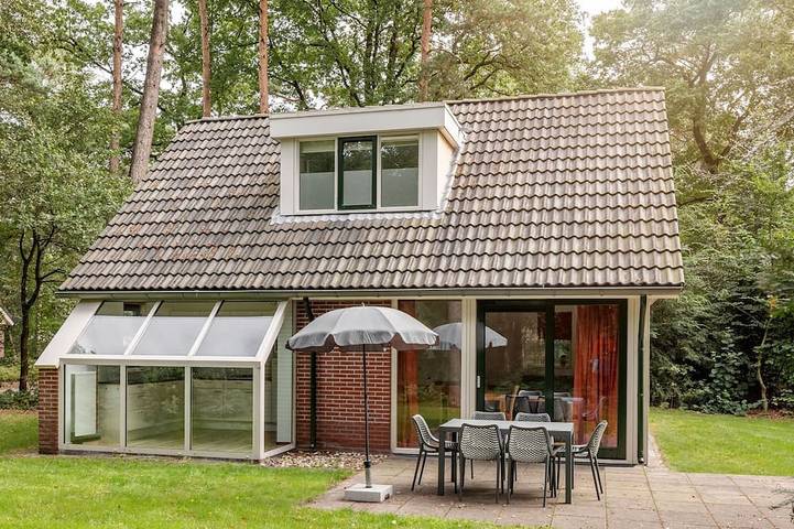Ferienhaus für 6 Personen, mit Terrasse und Garten sowie Pool