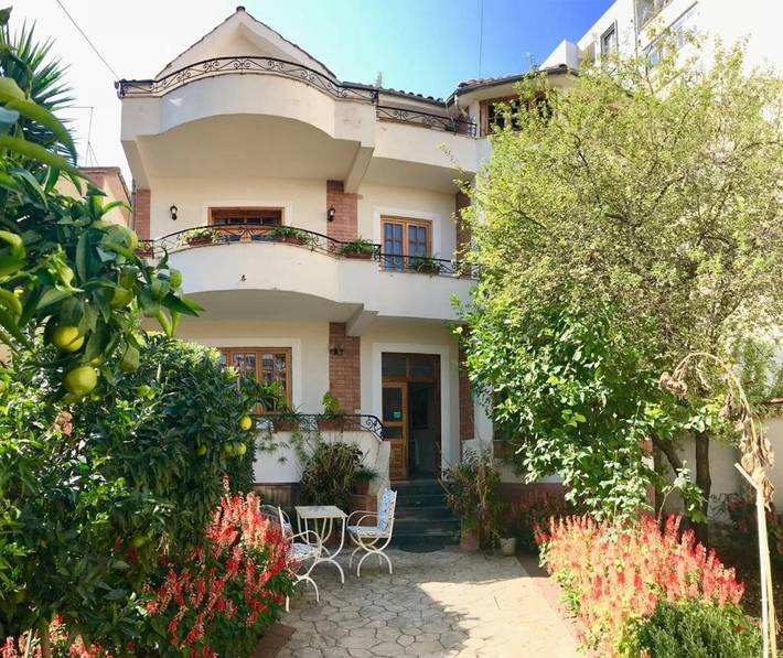B&b per 2 persone, con Terrazza e Giardino a Tirana