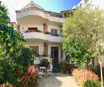 Chambre d’hôte pour 2 personnes, avec jardin à Tirana