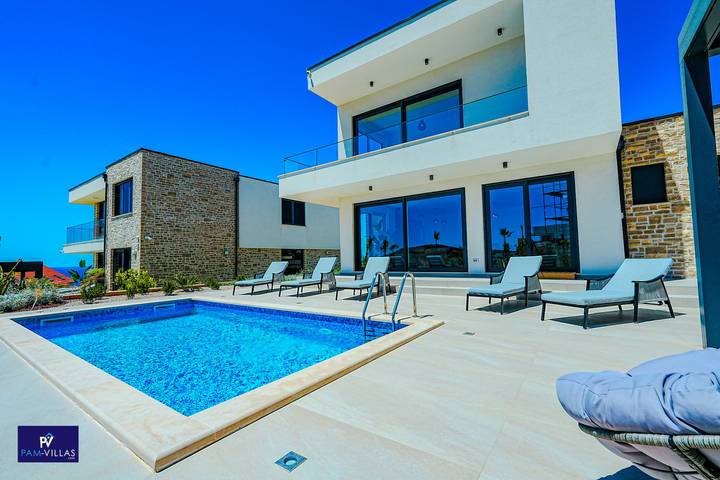 Ferienhaus für 8 Personen, mit Garten und Balkon in Primosten