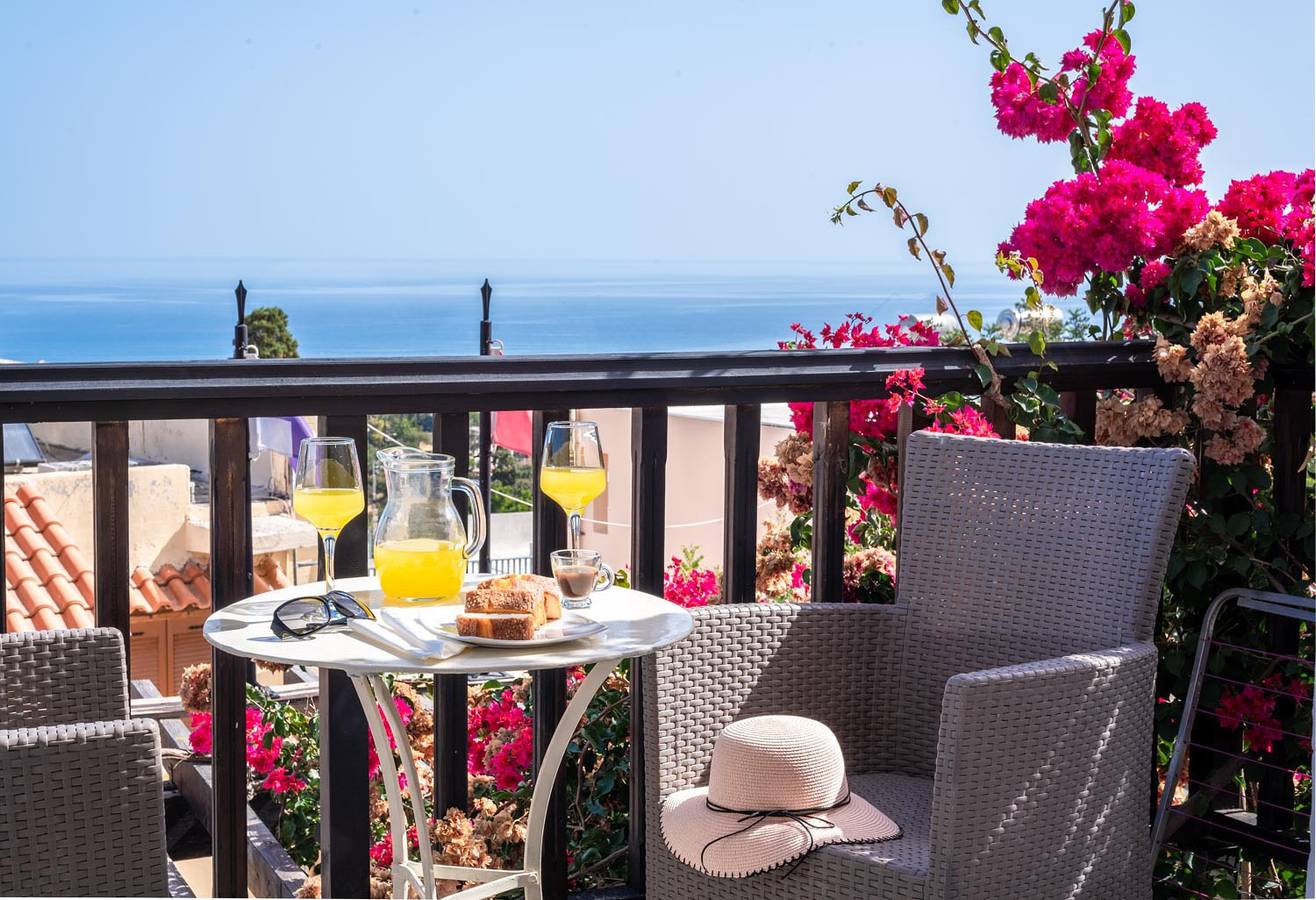 Entire holiday apartment, Sleeps 8 - Sea View - Apartment - Pool - Garden in Koutouloufari, Limenas Chersonisou