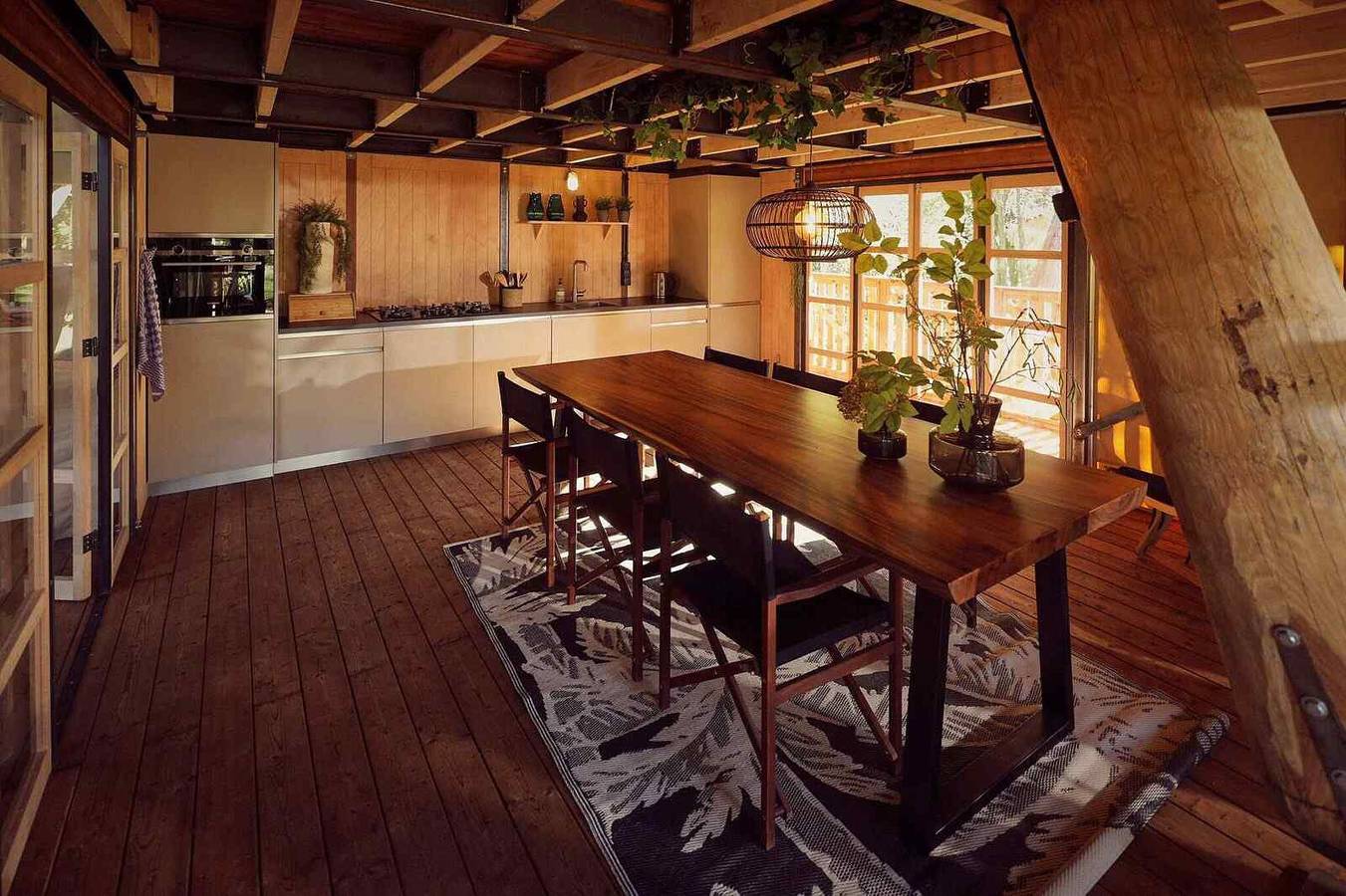 Uniek 6 persoons Glampingverblijf, met hottub, nabij Zeewolde in het Horsterwold in Flevoland