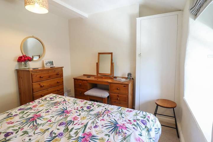 Llygoden Cottage, pet friendly, with open fire in Beddgelert in Beddgelert, Snowdonia