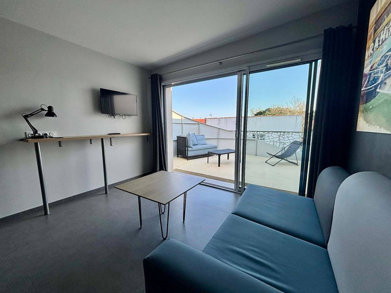 Appartement entier, Appartement Pmr 2 Chambres, Face Plage, Piscine, Balcon, Pour 6 Personnes, Animaux Admis in La Tranche-sur-Mer, Vendée