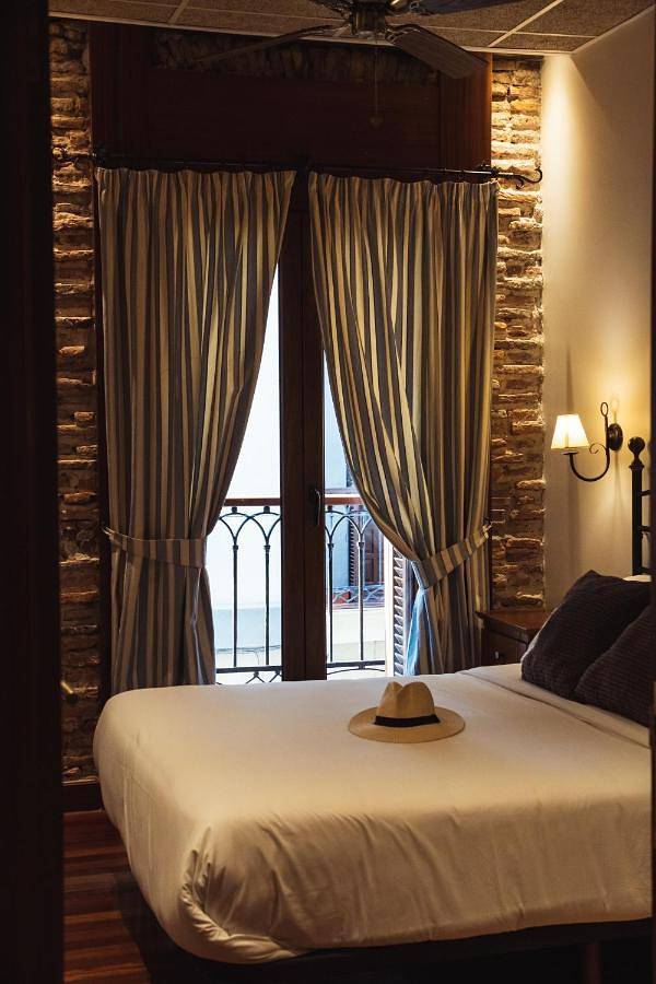 Double Room with Shared Toilet in Kontxa hondartza - Playa de la Concha (San Sebastian), San Sebastian