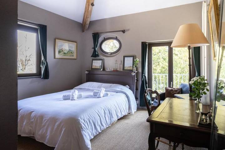 Location de vacances pour 2 personnes, avec jardin ainsi que vue et piscine, animaux acceptés à Saint-Didier-au-Mont-d'Or - 3