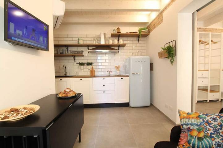 Ganze Wohnung, Cocciu d'Amuri | Two-room apartment in the historic center of Trapani in Trapani, Trapani Provinz