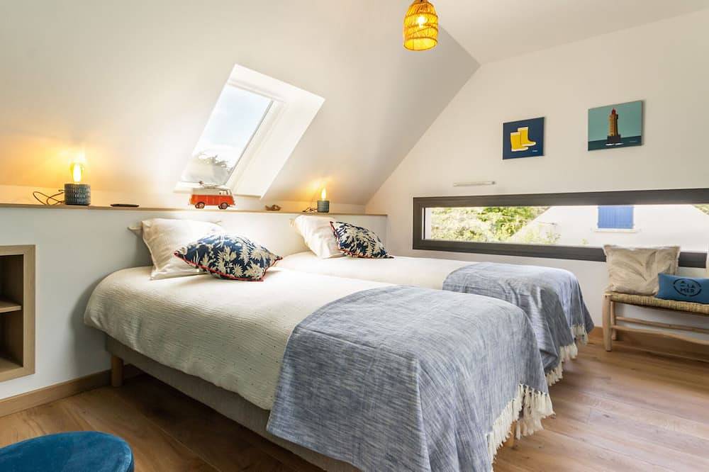 Maison moderne et lumineuse à 900m de la plage, jardin privé, terrasse, barbecue et 2 vélos adultes inclus. in Mesquer, Côte d'Amour