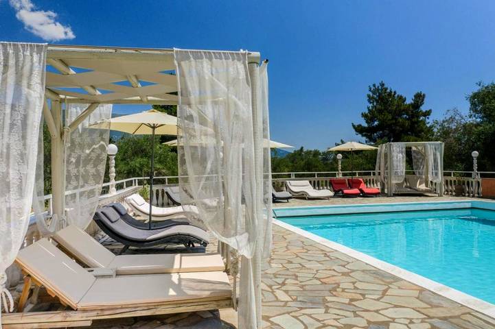 Hôtel pour 2 personnes, avec Balcon et Terrasse ainsi que Jardin et Piscine