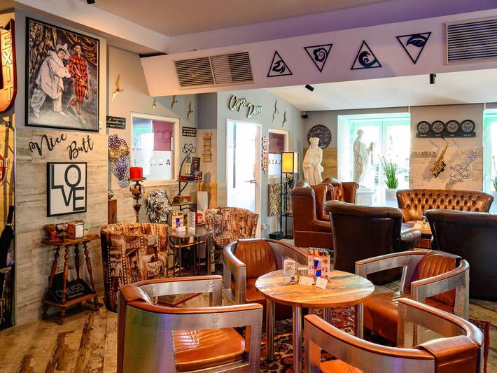 Plaza Cafe & Bar - Top 3 Doppelzimmer in Enns, Linz-Wels