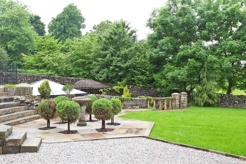 The Star in Taddington, 9 bedroom exclusive venue. Close to Buxton and Bakewell. in Taddington, Derbyshire