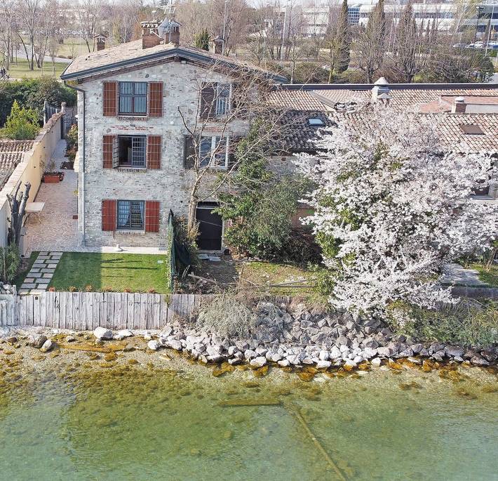 Villa für 8 Personen, mit Balkon und Garten sowie Seeblick in Sirmione