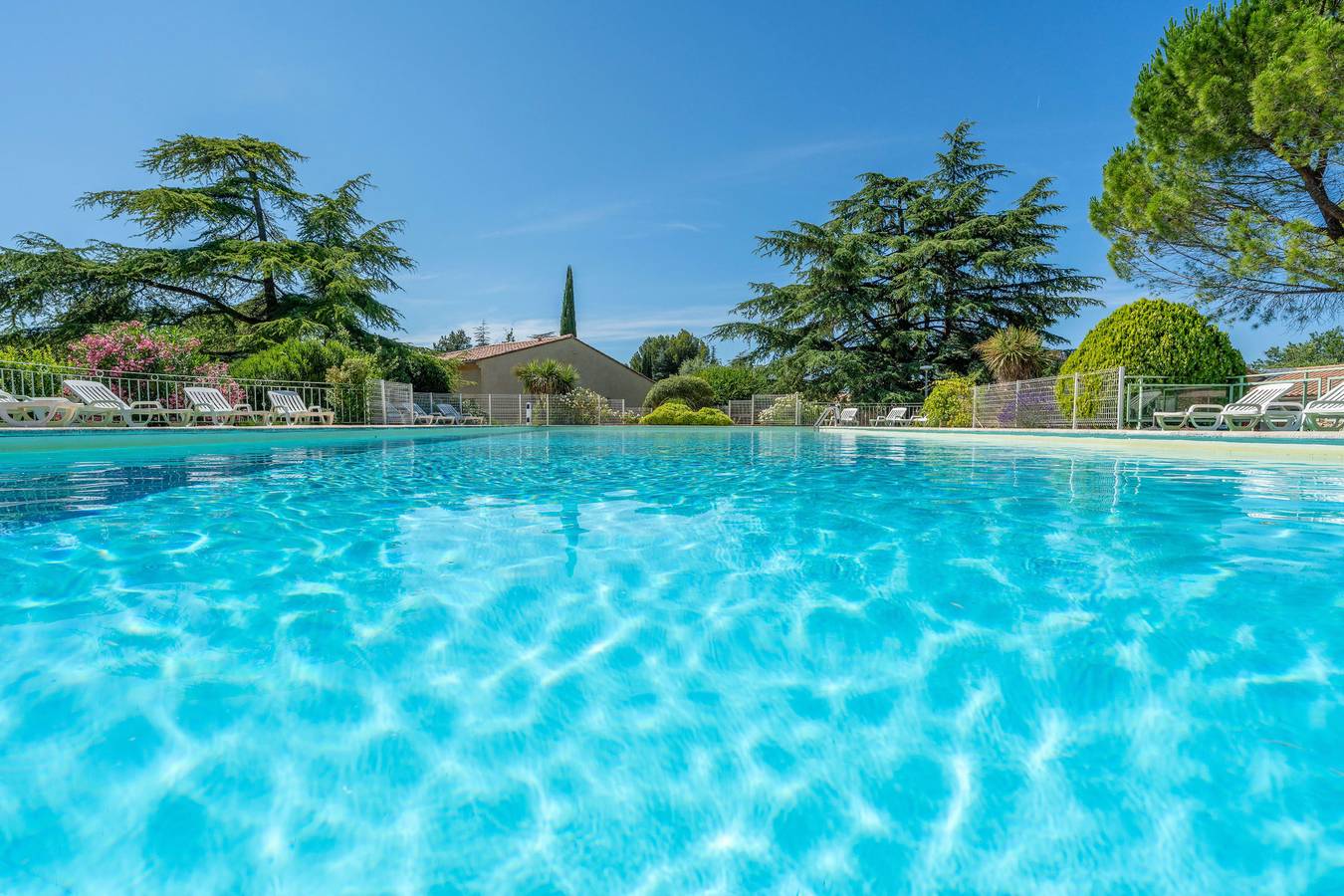 Logement avec piscine et jardin in La Roque-sur-Pernes, Vaucluse