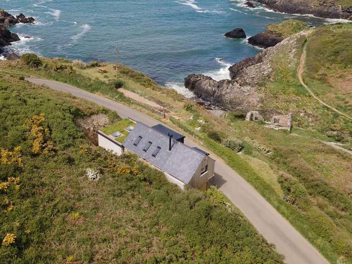 Holiday rental for 4 people, with garden and view in Trefin