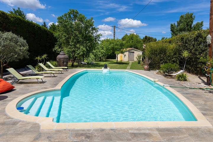 Villa with Pool, Jacuzzi & Sauna in Provence in Le Thor, Vaucluse