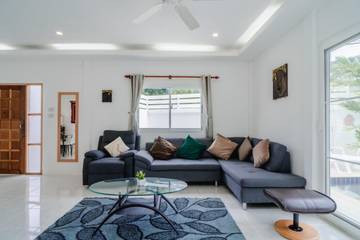 Villa for 4 Guests in Phuket Province, Thailand, Picture 3