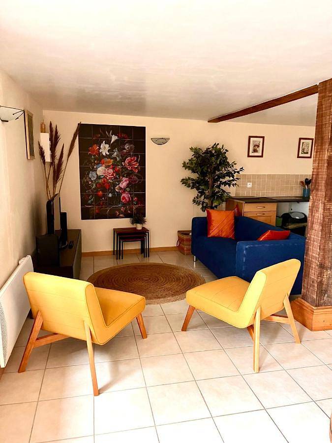 Gîte pour 4 personnes, avec piscine ainsi que jardin et vue, animaux acceptés à Beaulieu-sur-Sonnette