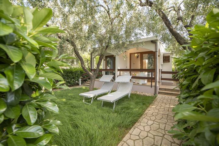 Ferienhaus "melograno" mit Pool und Privatstrand in Mattinata, Gargano