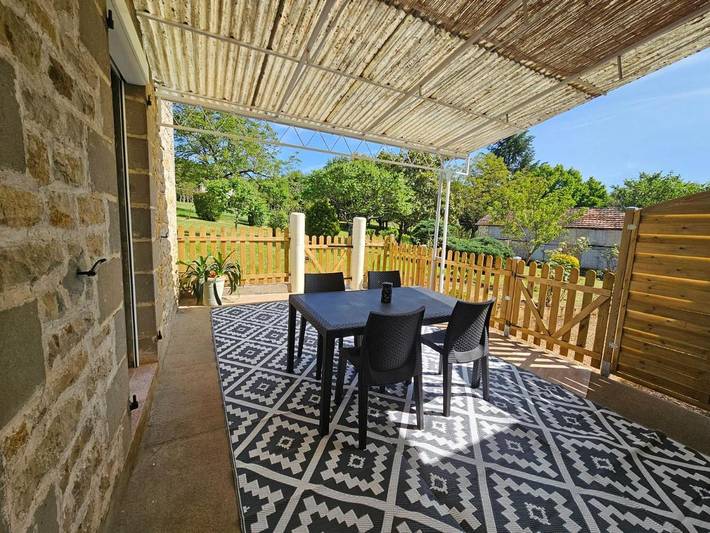 Location de vacances pour 4 personnes, avec jardin et vue dans Les Coteaux Périgourdins