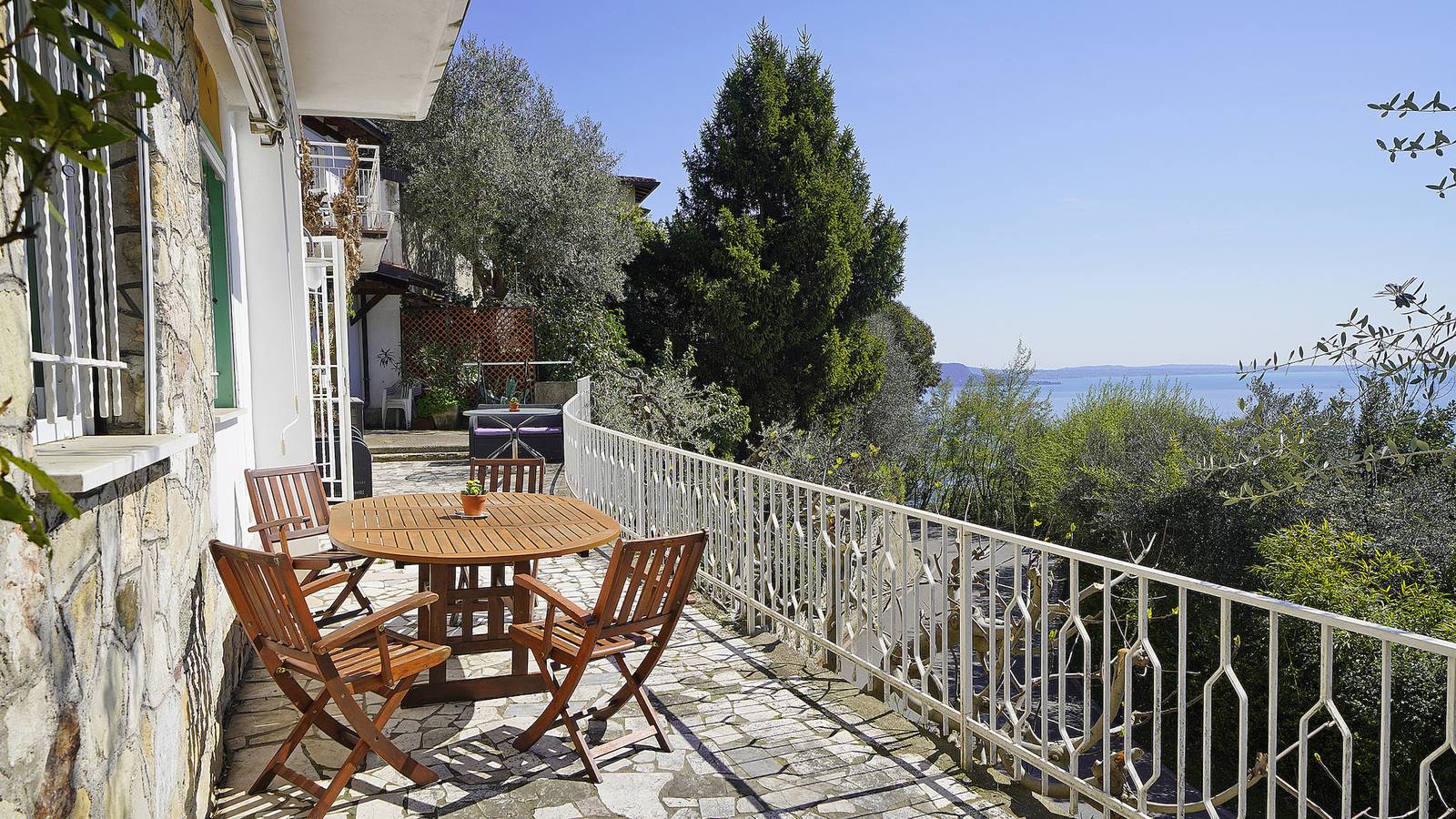 Villa Samanta in Gardone Riviera, Montagnes autour du lac de Garde