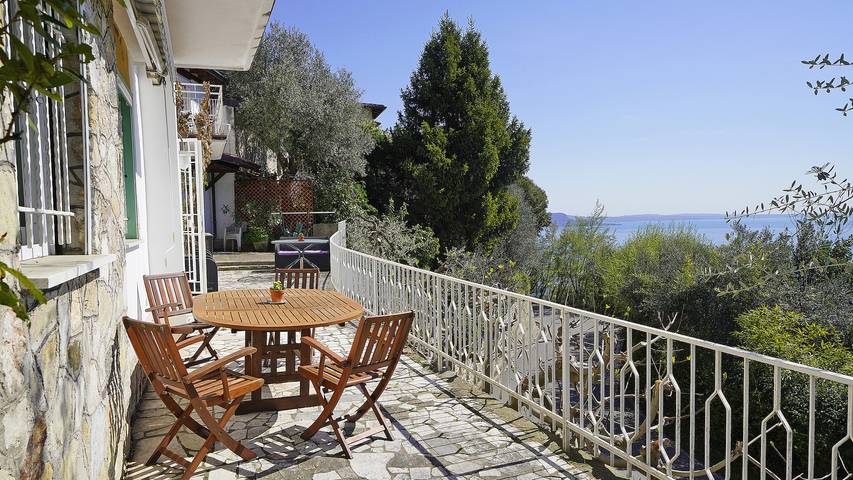 Ferienhaus für 7 Personen, mit Balkon und Terrasse sowie Garten und Seeblick in Gardone Riviera - 2