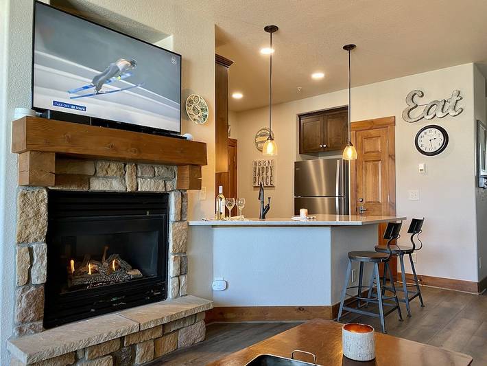 Gîte pour 6 personnes, avec jacuzzi ainsi que piscine et balcon à Granby - 3