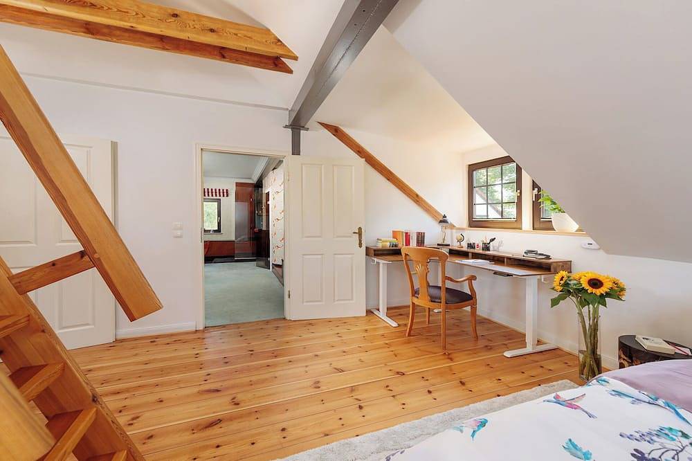 Ganze Wohnung, Schwalbenloft: Großzügige Wohnung mit Sauna und Whirlpool-Doppelbadewanne in Geltow, Schwielowsee