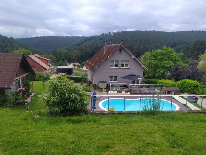 Appartement de vacances pour 6 personnes, avec Jacuzzi et Terrasse ainsi que Jardin et Piscine