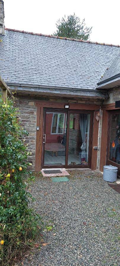Gîte pour 4 personnes, avec jardin et vue à Maël-Carhaix