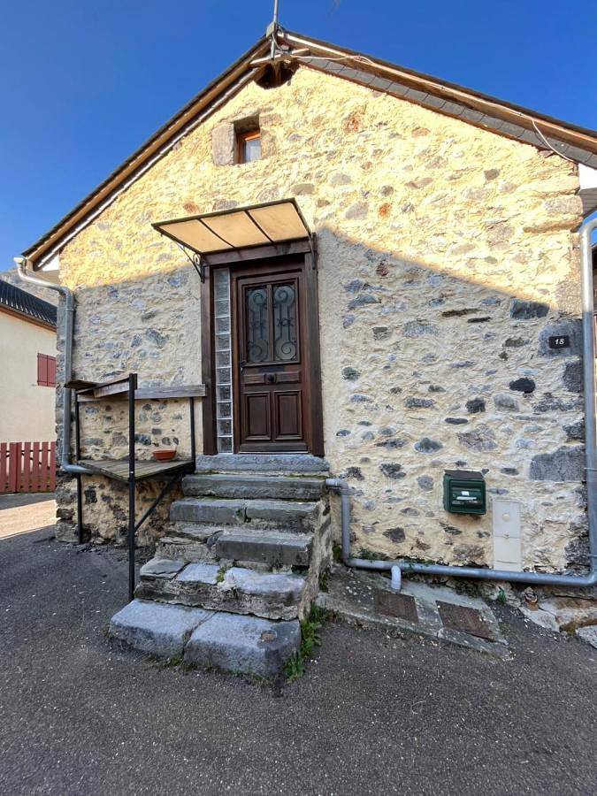 Location de vacances pour 8 personnes, avec vue à Aste-Béon