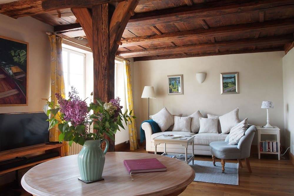 Ganze Wohnung, Ferienwohnung Hochparterre mit Seeblick 200m zum See in Öhningen, Untersee