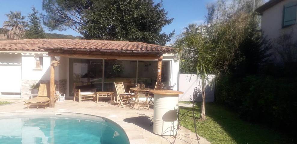 Maison d’hôte pour 2 personnes, avec jardin et piscine à Le Cannet