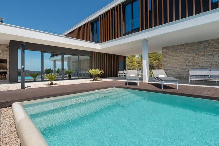 Villa für 8 Personen, mit Pool und Garten sowie Balkon in Primosten
