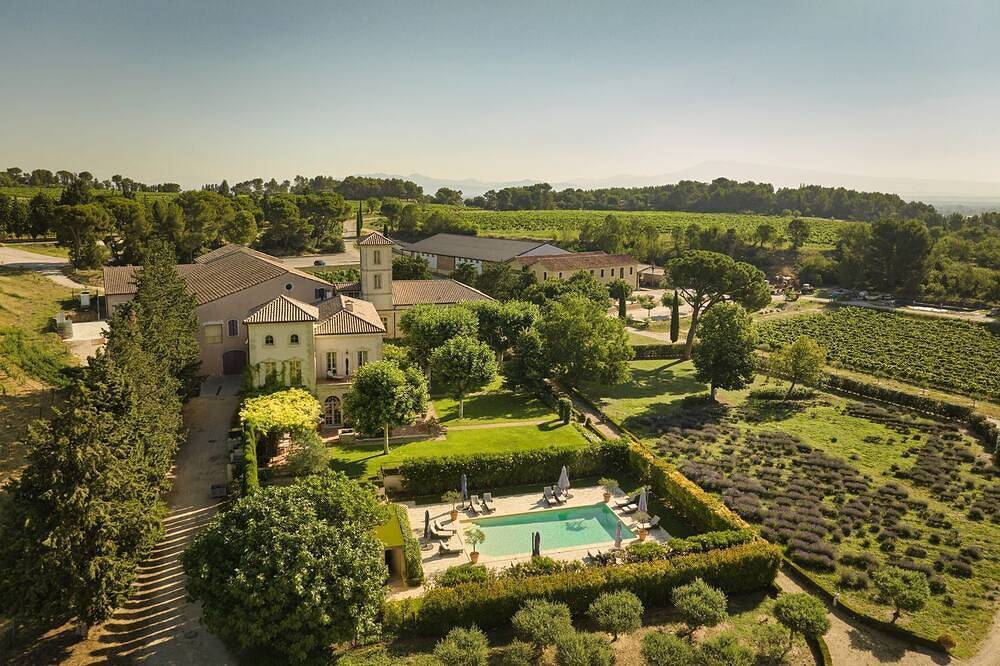 Beautiful Chateau rental for 22 people in Provence in Sorgues, Vaucluse