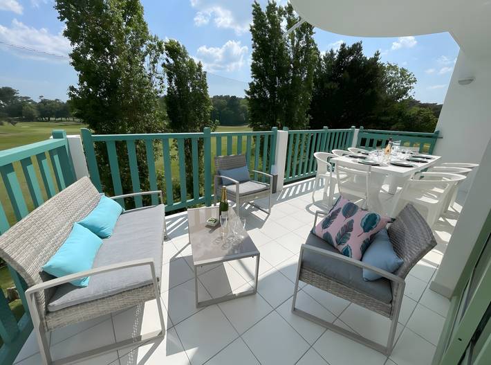 Ferienwohnung für 6 Personen, mit Balkon und Seeblick sowie Kinderpool