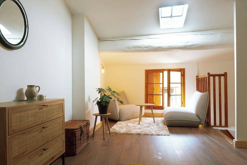 Apartamento entero, Casa Tramuntana offers spacious, bright and comfortable living space. in Tautavel, Parque Natural Regional Corbières-Fenouillèdes