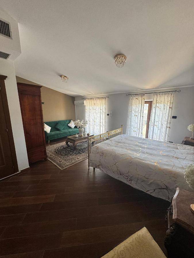 B&b per 2 persone, con idromassaggio e balcone in Marigliano